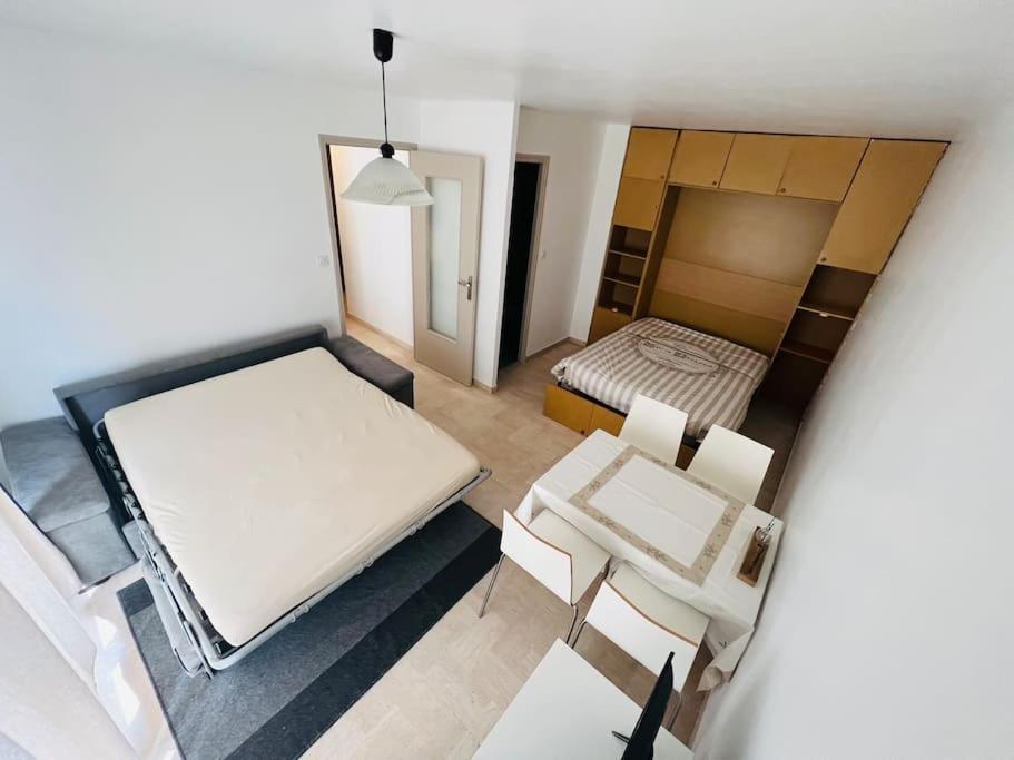 Studio 4 Couchages A 200 M De La Plage Avec Garage, Linge De Maison Et Serviettes Pour 30 Euros En Option Жуан-ле-Пен Экстерьер фото